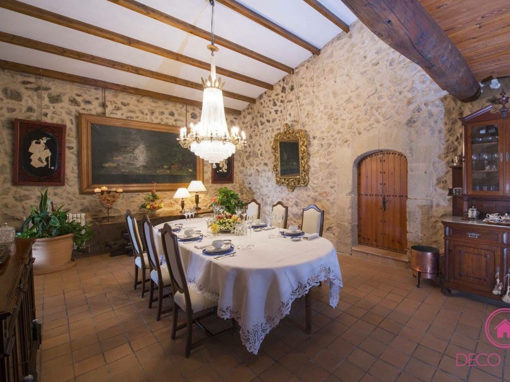 Venta de finca rústica en Andratx Mallorca | son Miquel comedor vista lateral