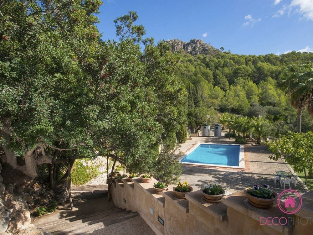 Venta de finca rústica en Andratx Mallorca | son Miquel escalinata y piscina