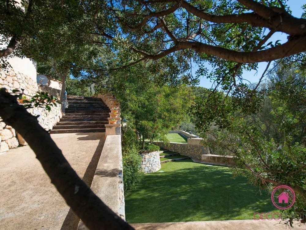 Venta de finca rústica en Andratx Mallorca | son Miquel escalinata y jardín