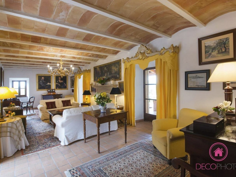 Venta de finca rústica en Andratx Mallorca | son Miquel sala amarilla